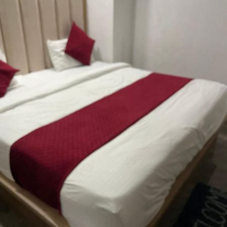 Hotel Golden Door Mathura Extérieur photo