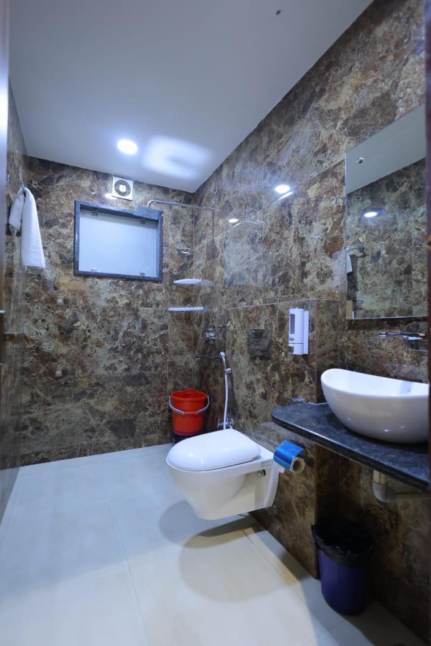 Hotel Golden Door Mathura Extérieur photo