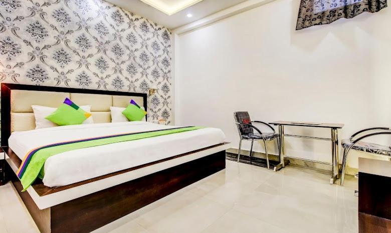 Hotel Golden Door Mathura Extérieur photo
