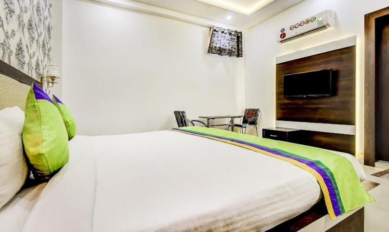 Hotel Golden Door Mathura Extérieur photo