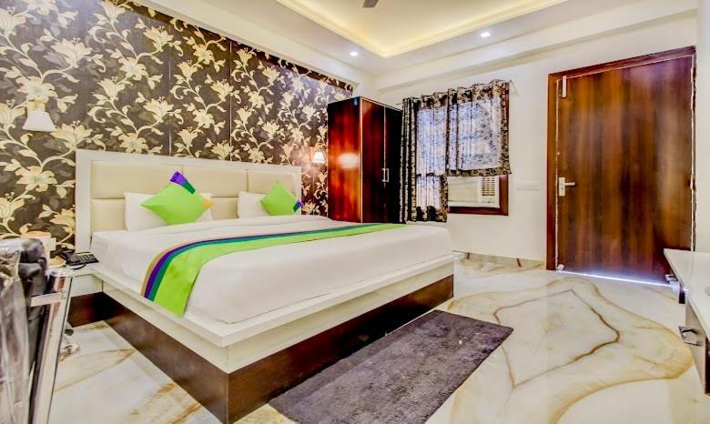 Hotel Golden Door Mathura Extérieur photo