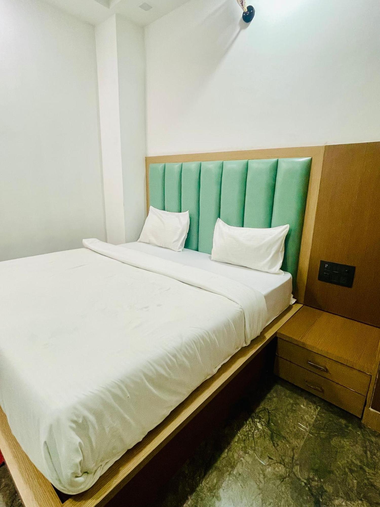 Hotel Golden Door Mathura Extérieur photo