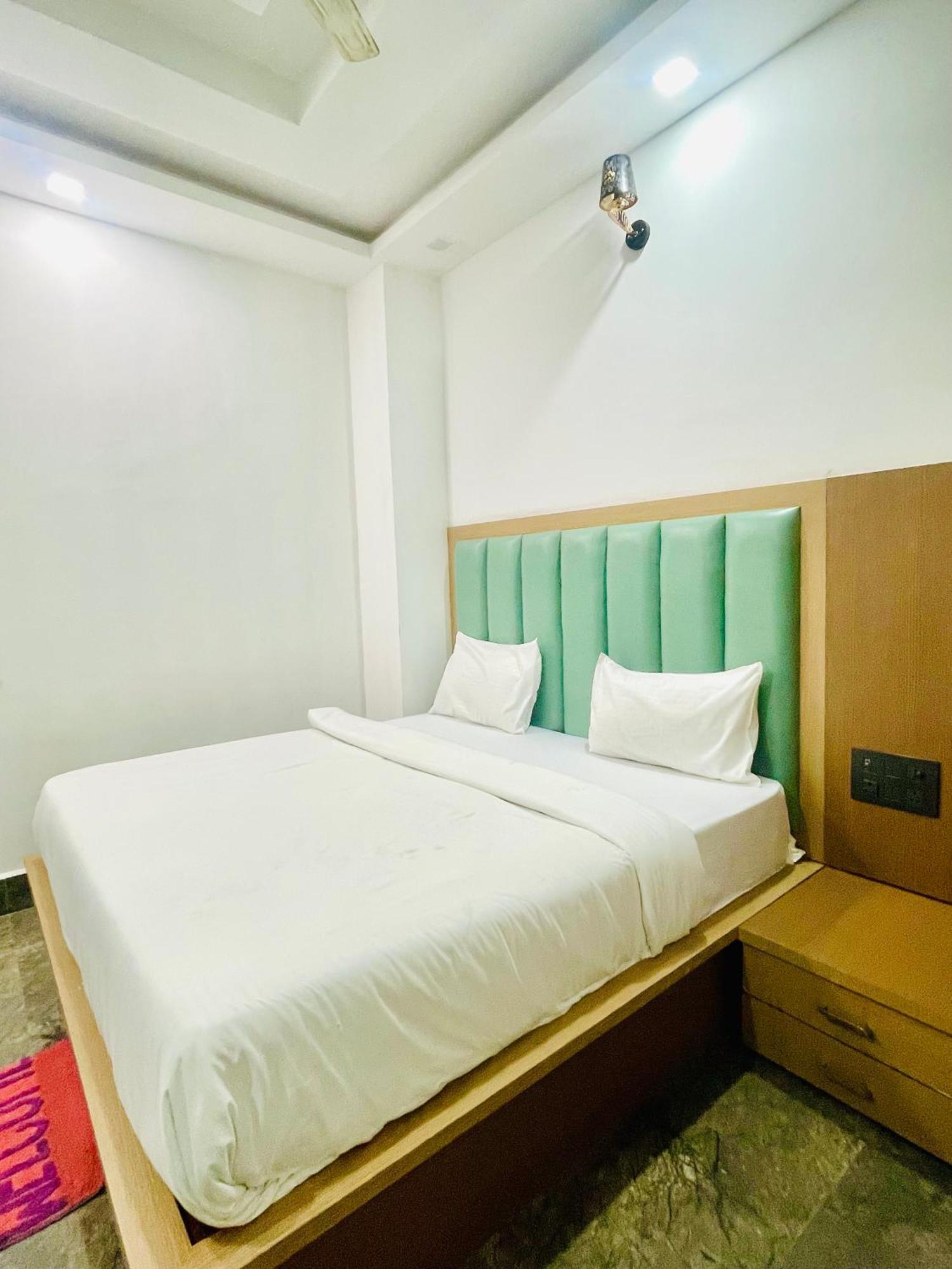 Hotel Golden Door Mathura Extérieur photo